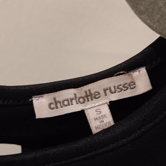 Red Dress - Picture 3 of 3